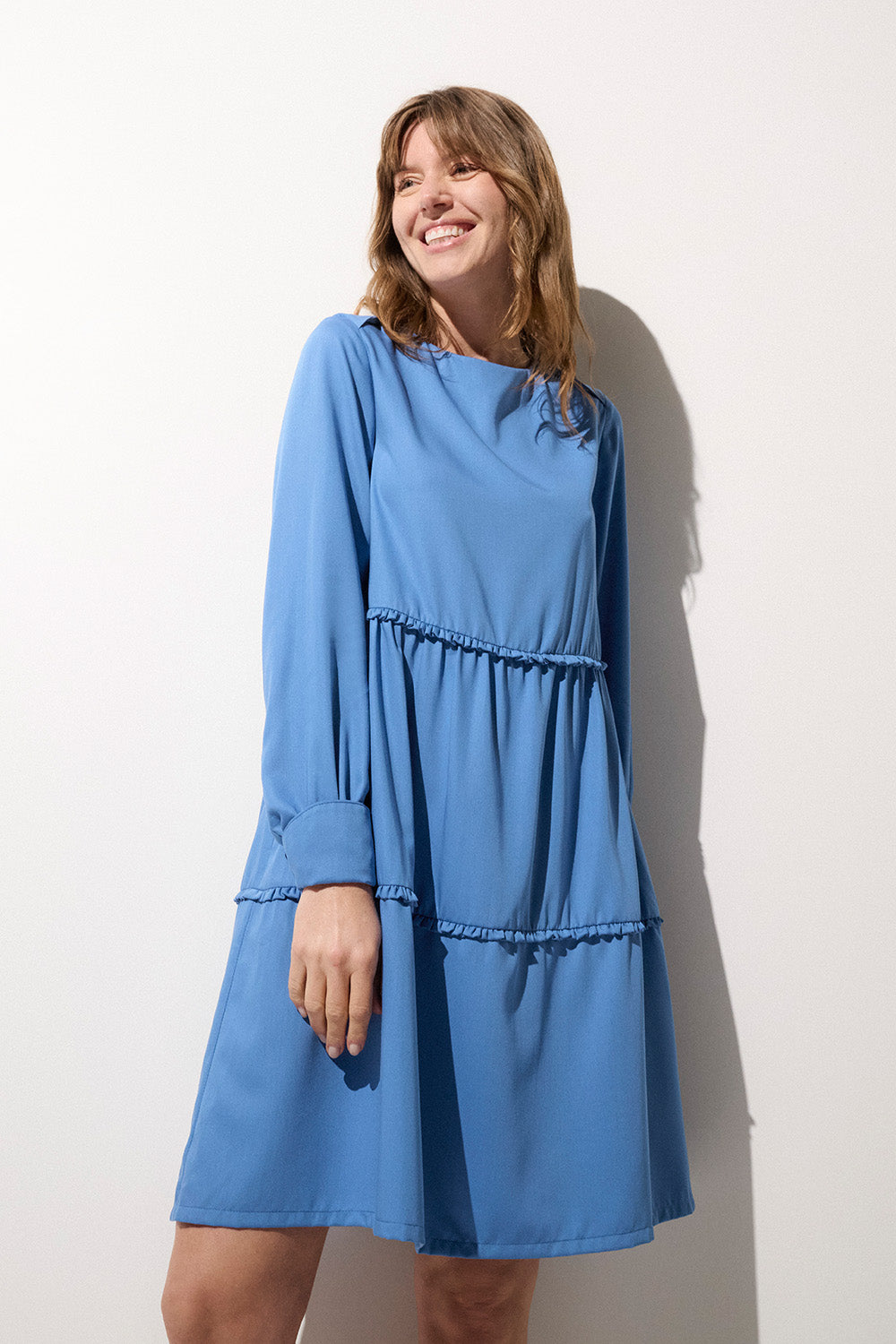 Robe anti-UV bleue pour femme, légère et élégante, idéale pour les journées ensoleillées avec protection solaire UPF50+.