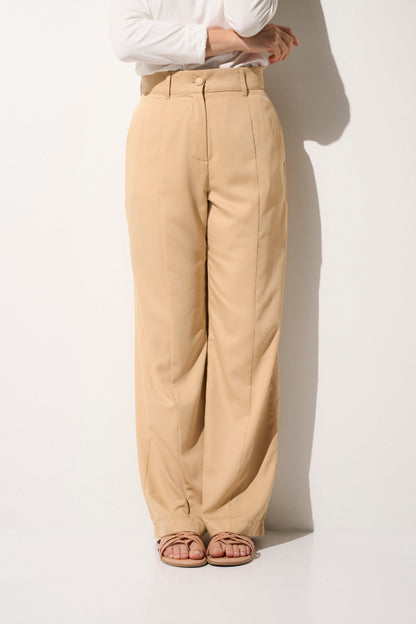 Pantalon anti-UV beige UPF50+ pour femme, élégant et léger, idéal pour une protection solaire quotidienne.