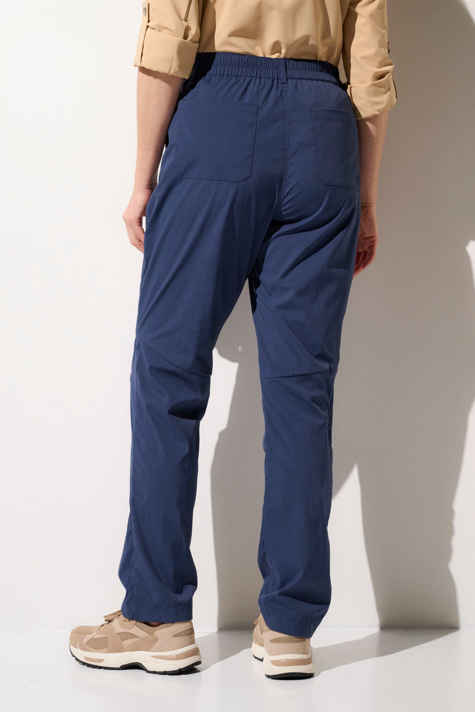 Pantalon anti-UV bleu pour homme, léger et respirant, idéal pour les activités de plein air avec protection UPF 50+.