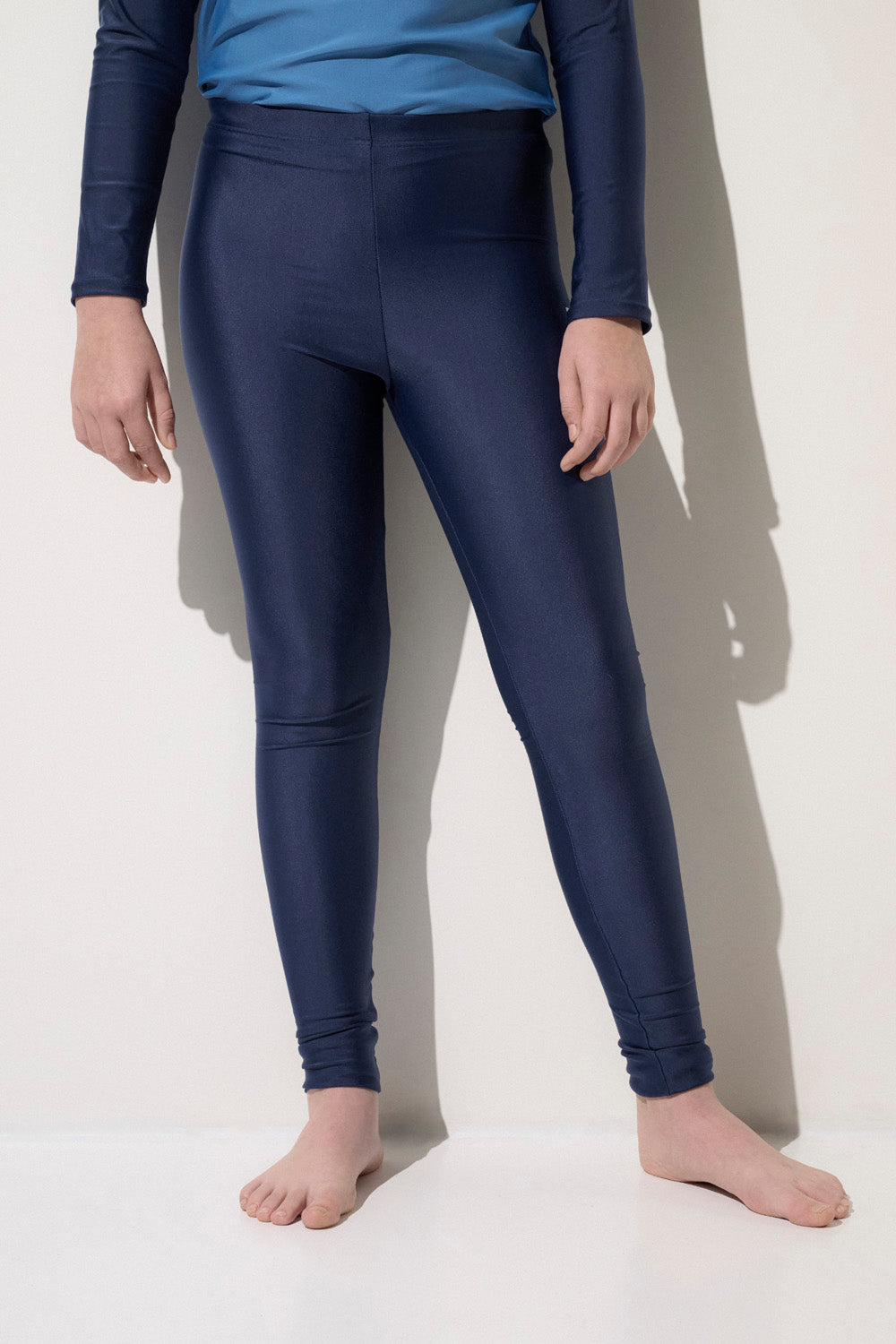 Legging de bain anti-UV navy pour enfant, léger et UPF50+, parfait pour des journées à la plage.