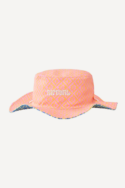 Chapeau anti-UV rose de Rip Curl, UPF 50+, idéal pour les journées ensoleillées à la plage.