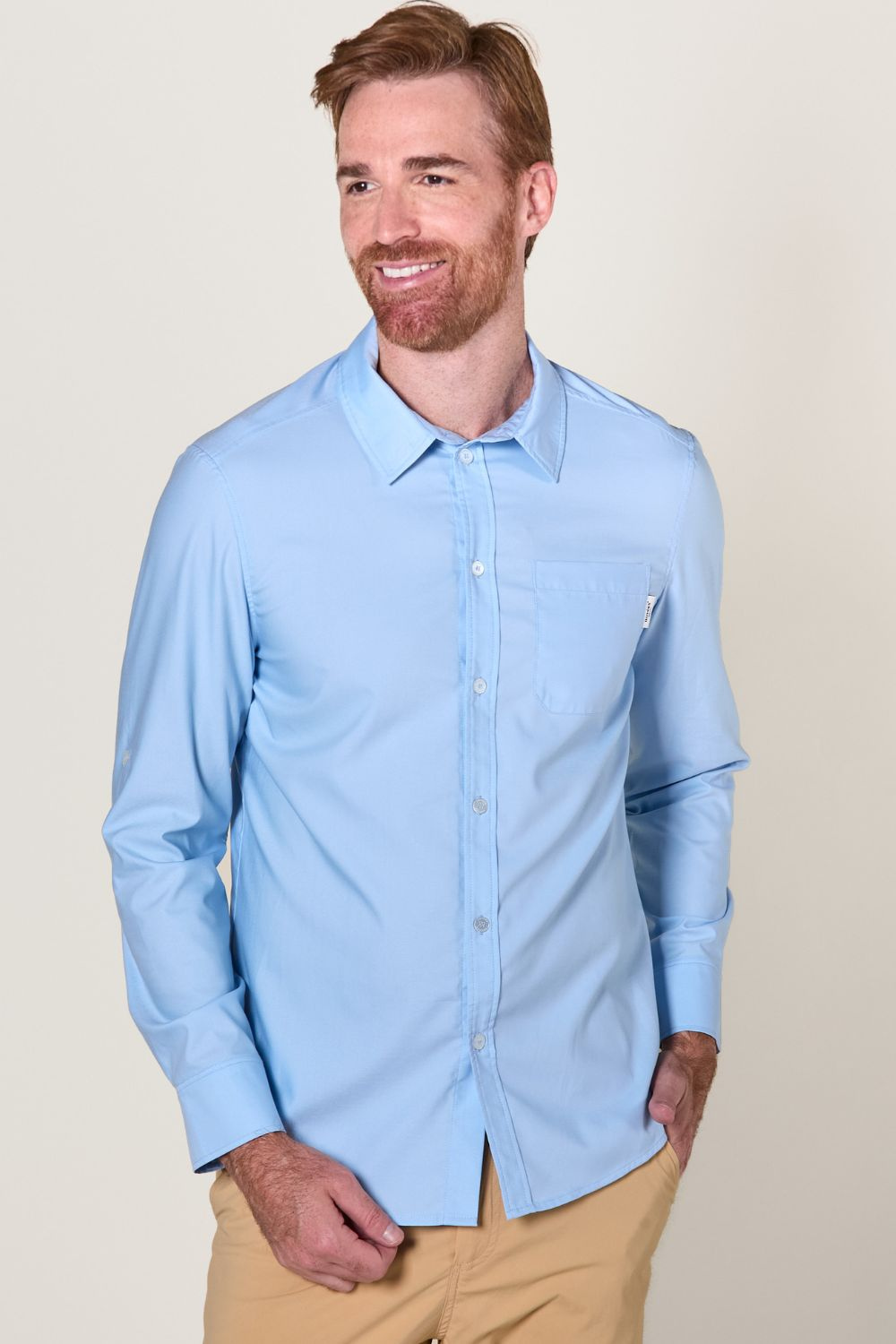 Chemise anti-UV bleue UPF50+ pour homme, idéale pour une protection solaire lors des sorties en extérieur.