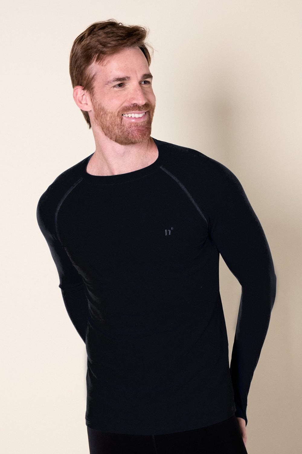 T-shirt de bain anti-UV noir à manches longues, UPF 50+, idéal pour activités aquatiques et soleil.